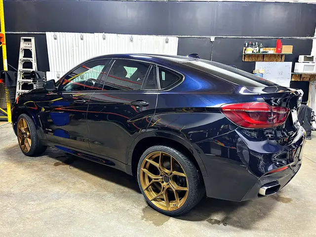 Dark blue BMW X6 with bronze wheels in the O Detail shop