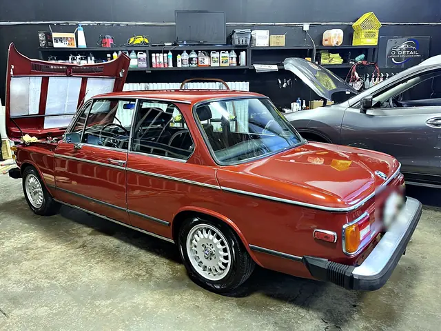 Red classic BMW in the O Detail shop