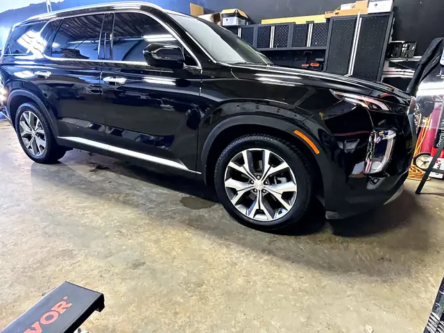 Black Hyundai Palisade with a deep, glossy finish, front three-quarter view